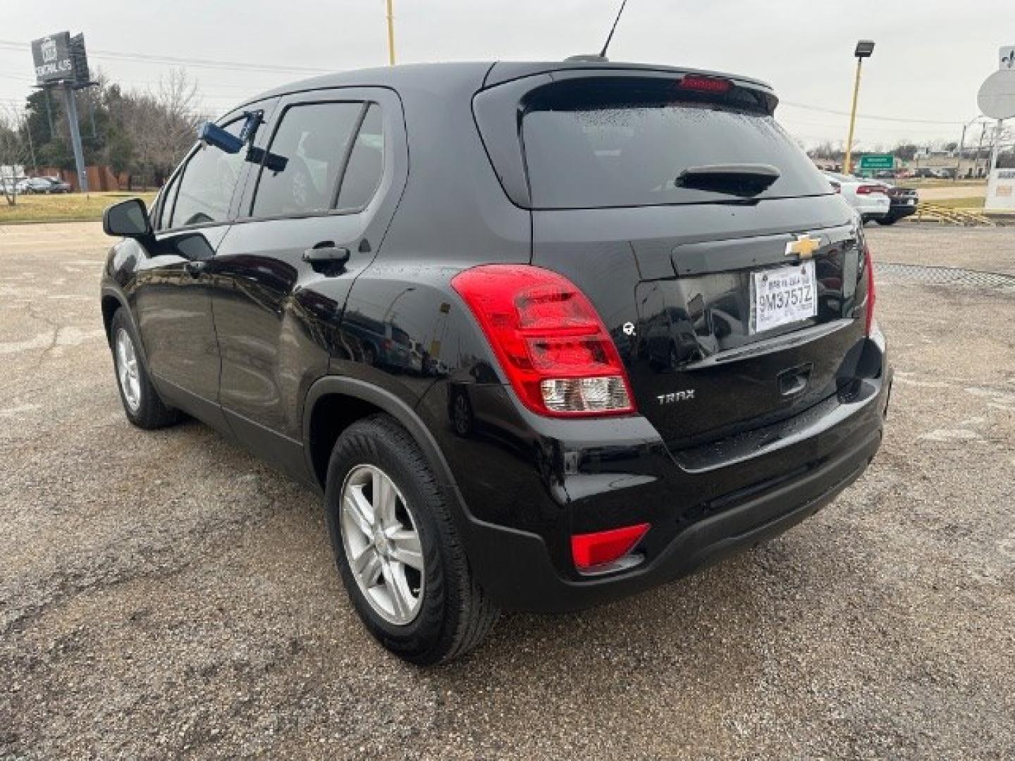 2020 BLACK Chevrolet Trax FWD LT (3GNCJLSB3LL) with an ECOTEC 1.4L I-4 DOHC engine, located at 2715 W Pioneer Pkwy, Arlington, TX, 76013, (817) 265-9009, 32.710262, -97.153236- Photo#8
