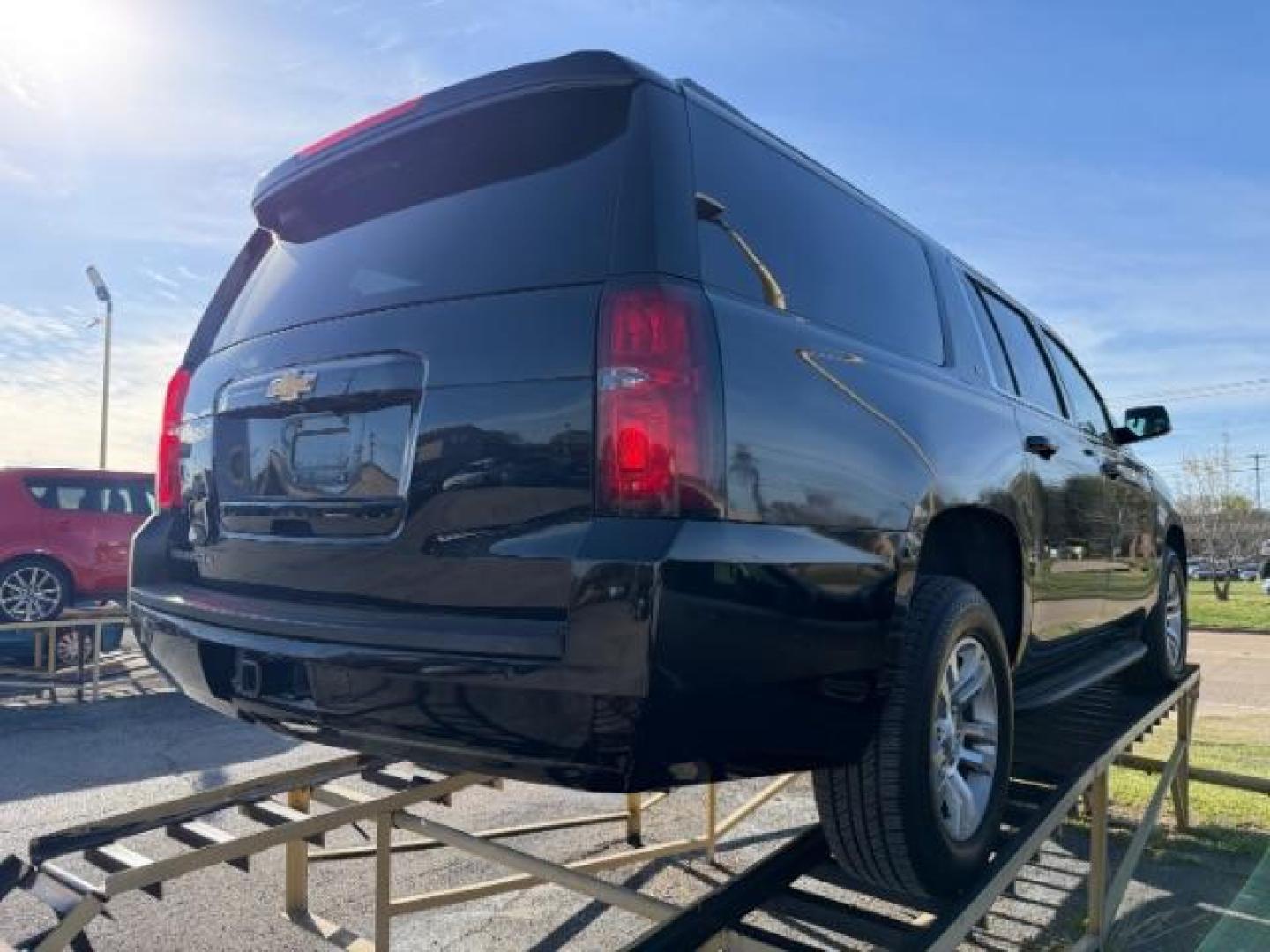 2019 BLACK Chevrolet Suburban LT (1GNSCHKC8KR) with an EcoTec3 5.3L V-8 gasoline direct injection engine, located at 2715 W Pioneer Pkwy, Arlington, TX, 76013, (817) 265-9009, 32.710262, -97.153236 - Photo#5