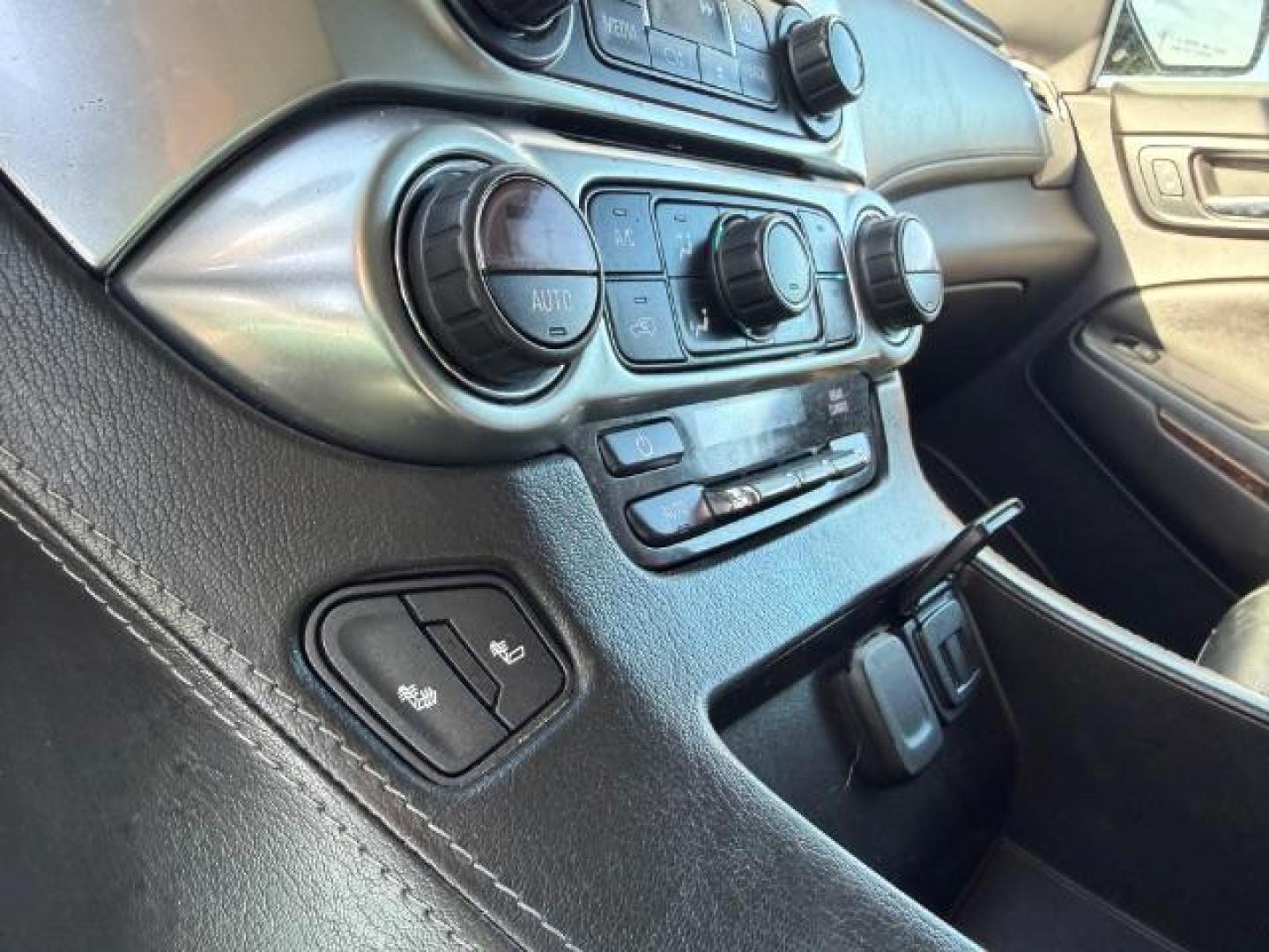 2019 BLACK Chevrolet Suburban LT (1GNSCHKC8KR) with an EcoTec3 5.3L V-8 gasoline direct injection engine, located at 2715 W Pioneer Pkwy, Arlington, TX, 76013, (817) 265-9009, 32.710262, -97.153236 - Photo#18