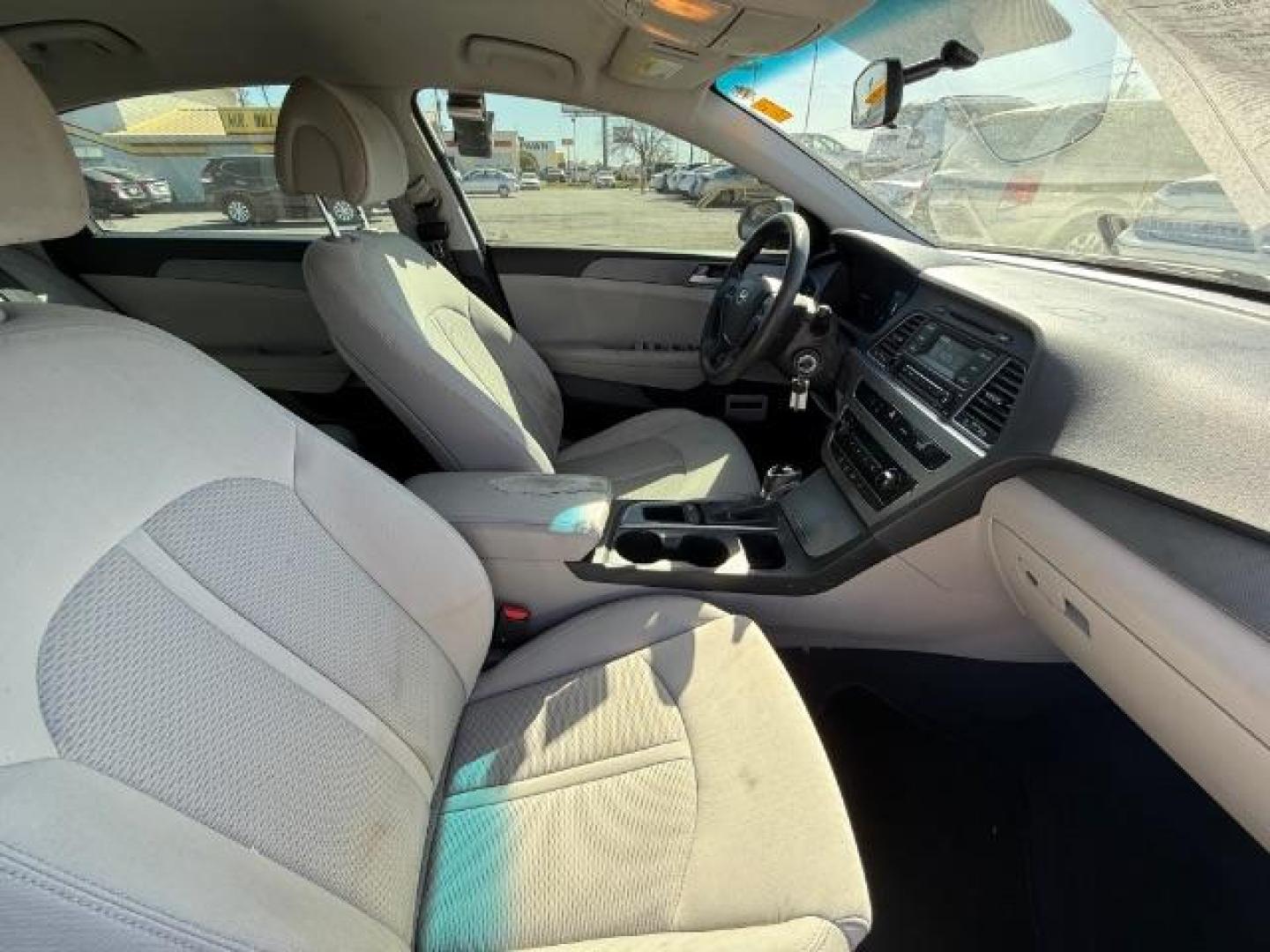 2016 SILVER Hyundai Sonata SE (5NPE24AF2GH) with an 2.4L I-4 gasoline di engine, located at 2715 W Pioneer Pkwy, Arlington, TX, 76013, (817) 265-9009, 32.710262, -97.153236 - Photo#10