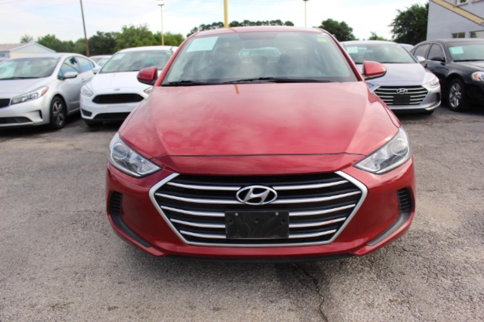 2017 RED Hyundai Elantra SE (5NPD84LFXHH) with an Nu 2L I-4 DOHC engine, located at 2715 W Pioneer Pkwy, Arlington, TX, 76013, (817) 265-9009, 32.710262, -97.153236- Photo#4