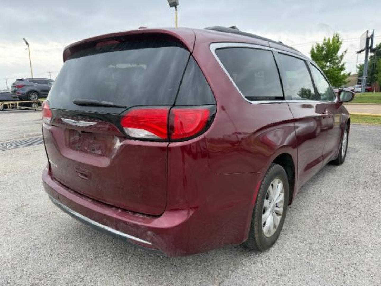 2017 RED Chrysler Pacifica Touring-L (2C4RC1BG3HR) with an 3.6L V-6 DOHC engine, located at 2715 W Pioneer Pkwy, Arlington, TX, 76013, (817) 265-9009, 32.710262, -97.153236 - Photo#6