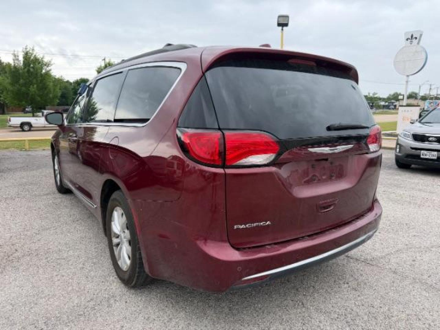 2017 RED Chrysler Pacifica Touring-L (2C4RC1BG3HR) with an 3.6L V-6 DOHC engine, located at 2715 W Pioneer Pkwy, Arlington, TX, 76013, (817) 265-9009, 32.710262, -97.153236 - Photo#8