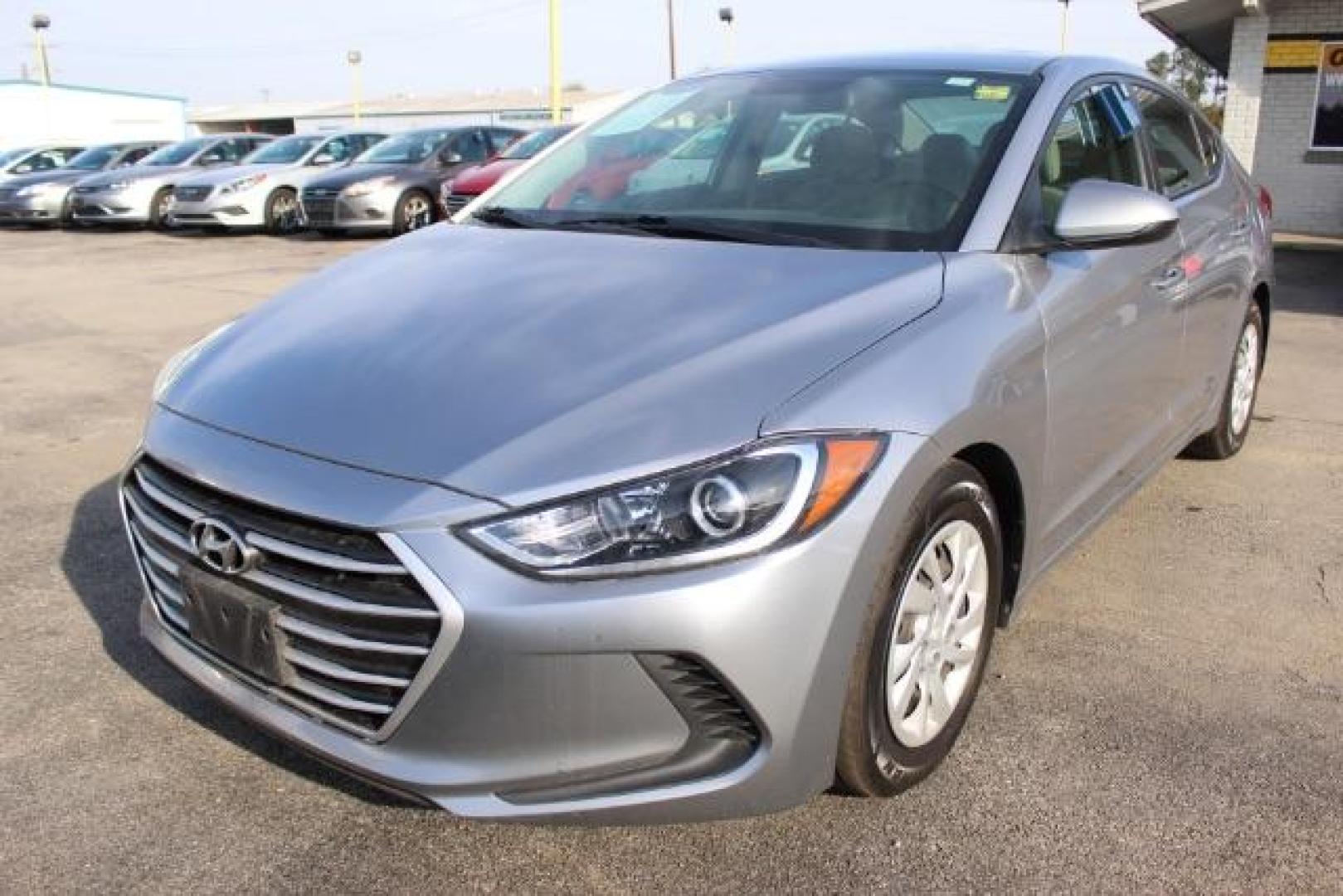 2019 SILVER Hyundai Elantra SE (5NPD74LF6KH) with an Nu 2L I-4 DOHC engine, located at 2715 W Pioneer Pkwy, Arlington, TX, 76013, (817) 265-9009, 32.710262, -97.153236 - Photo#2