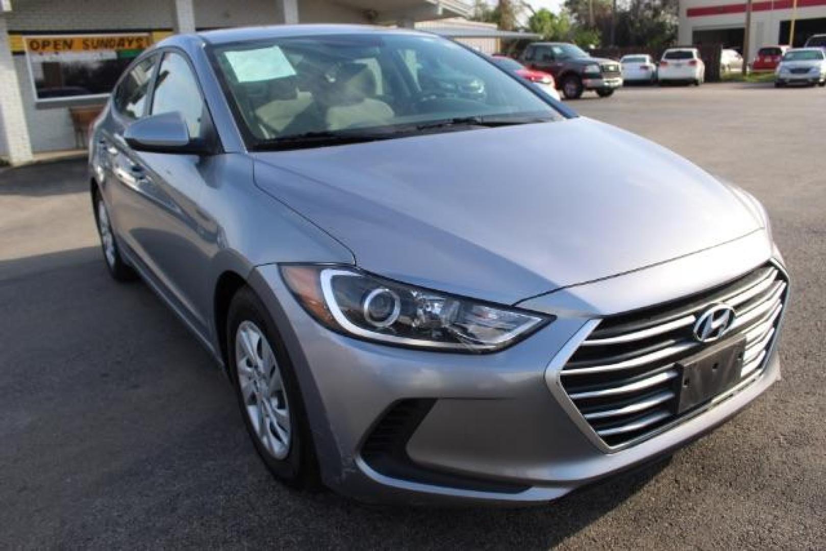 2019 SILVER Hyundai Elantra SE (5NPD74LF6KH) with an Nu 2L I-4 DOHC engine, located at 2715 W Pioneer Pkwy, Arlington, TX, 76013, (817) 265-9009, 32.710262, -97.153236 - Photo#4