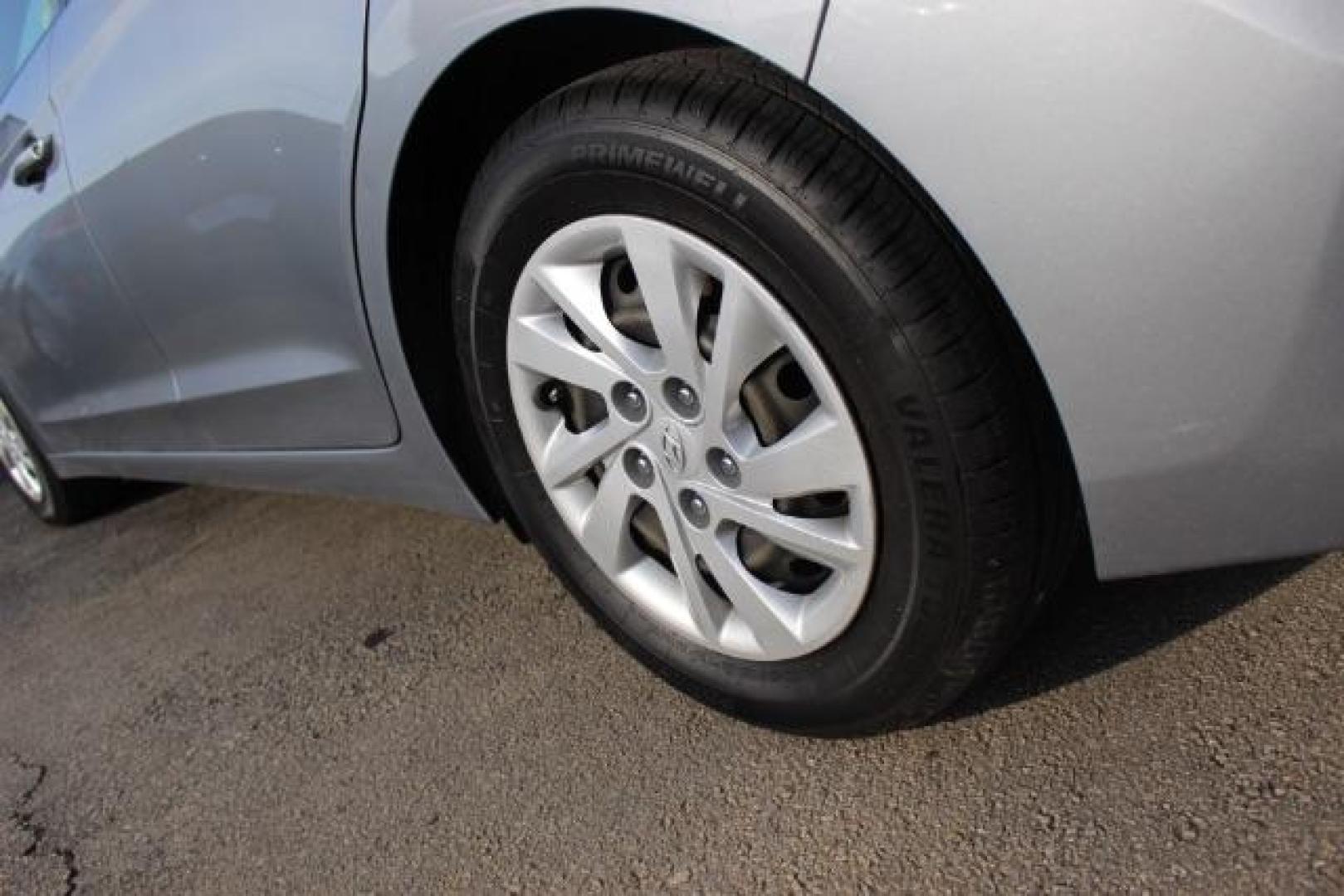 2019 SILVER Hyundai Elantra SE (5NPD74LF6KH) with an Nu 2L I-4 DOHC engine, located at 2715 W Pioneer Pkwy, Arlington, TX, 76013, (817) 265-9009, 32.710262, -97.153236 - Photo#8