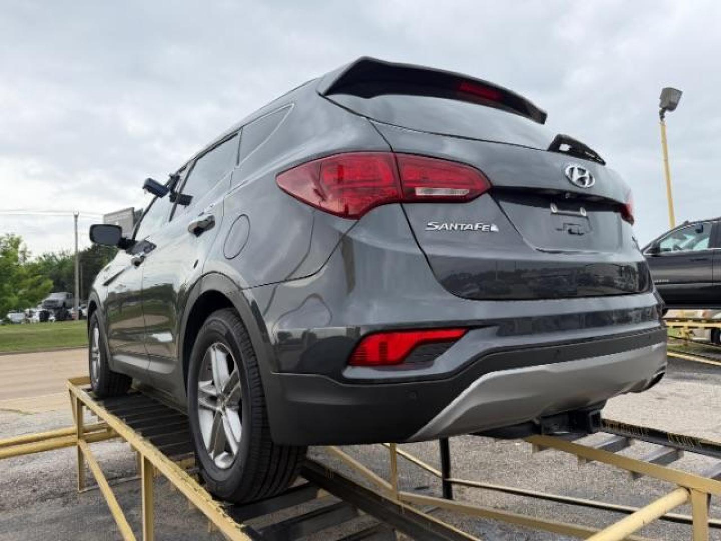 2018 GRAY Hyundai Santa Fe Sport 2.4L (5XYZU3LBXJG) with an Theta II 2.4L I-4 gasoline direct injection engine, located at 2715 W Pioneer Pkwy, Arlington, TX, 76013, (817) 265-9009, 32.710262, -97.153236 - Photo#5