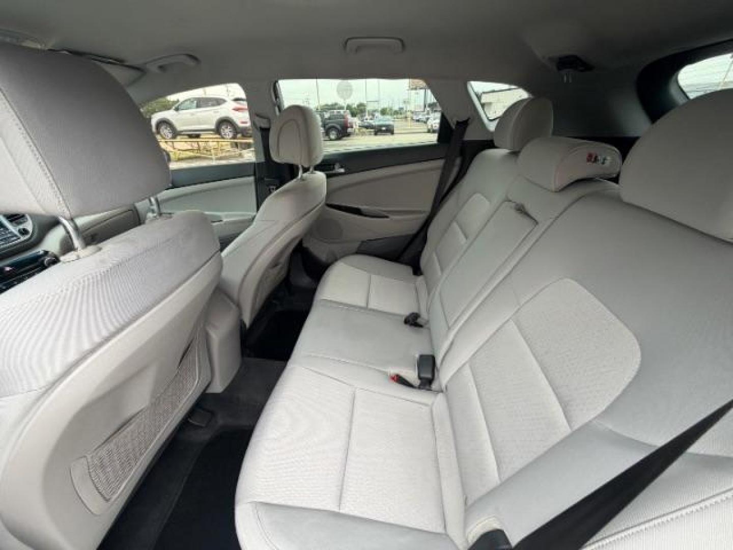2017 SILVER Hyundai Tucson SE (KM8J33A42HU) with an Nu 2L I-4 gasoline direct injection engine, located at 2715 W Pioneer Pkwy, Arlington, TX, 76013, (817) 265-9009, 32.710262, -97.153236 - Photo#12