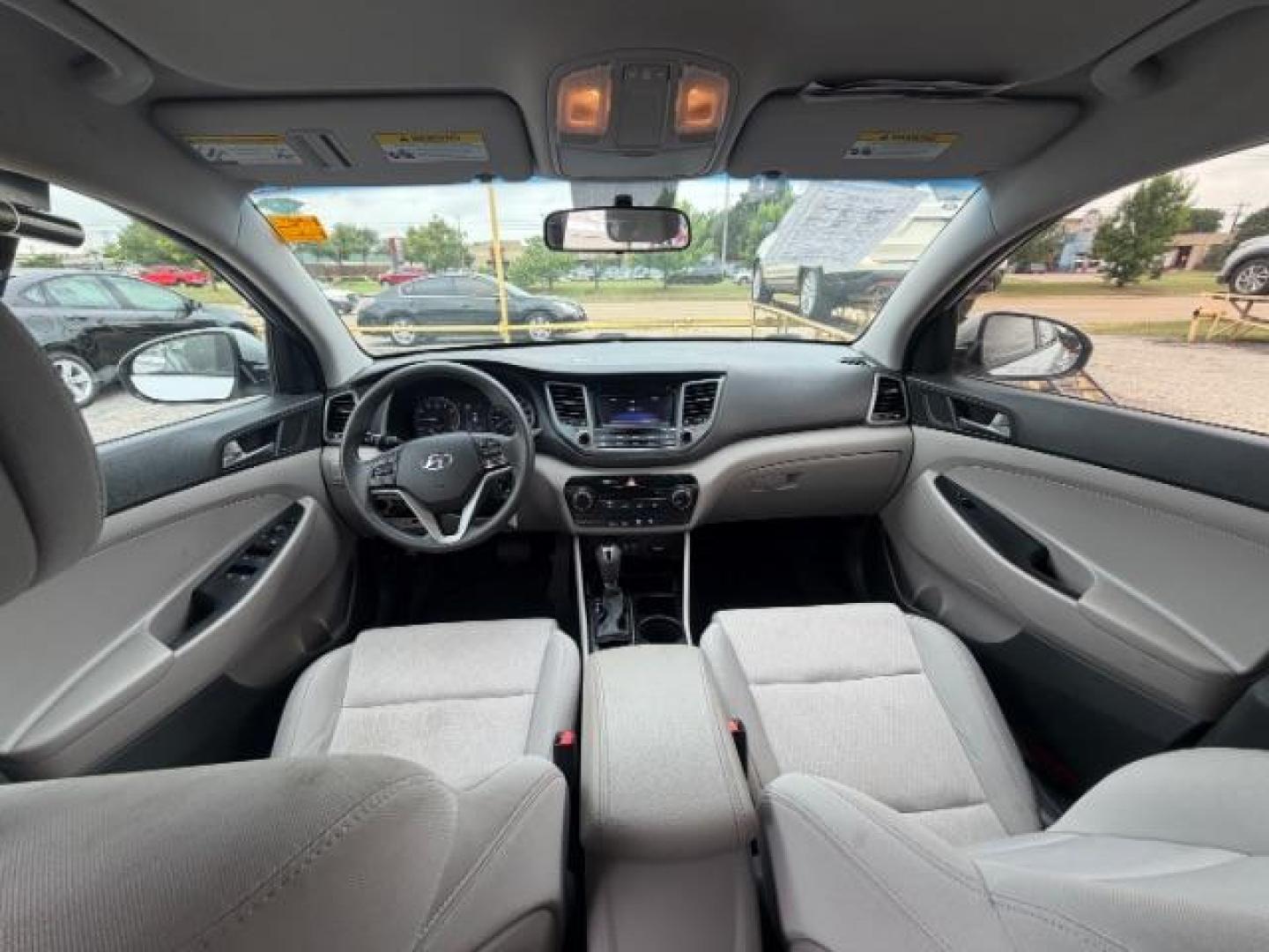 2017 SILVER Hyundai Tucson SE (KM8J33A42HU) with an Nu 2L I-4 gasoline direct injection engine, located at 2715 W Pioneer Pkwy, Arlington, TX, 76013, (817) 265-9009, 32.710262, -97.153236 - Photo#14