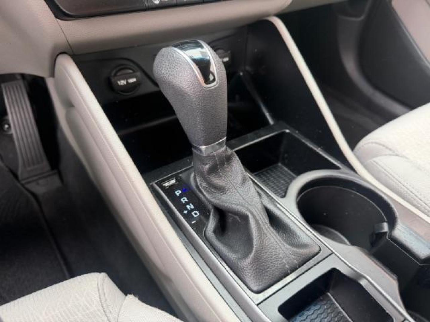 2017 SILVER Hyundai Tucson SE (KM8J33A42HU) with an Nu 2L I-4 gasoline direct injection engine, located at 2715 W Pioneer Pkwy, Arlington, TX, 76013, (817) 265-9009, 32.710262, -97.153236 - Photo#16