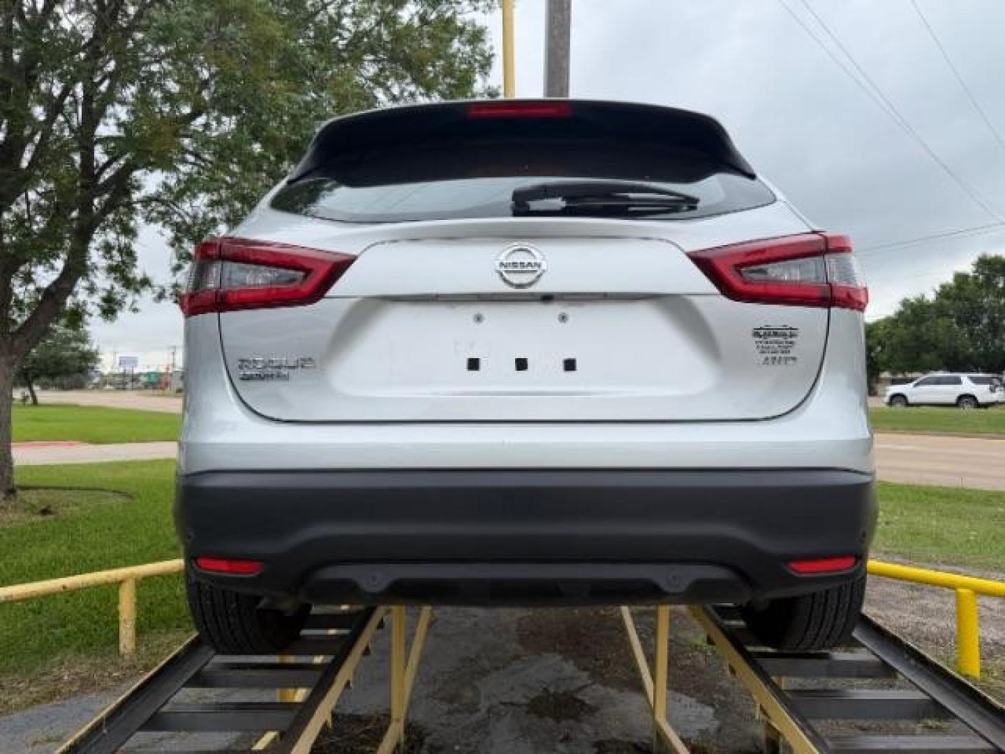 2022 SILVER Nissan Rogue Sport S AWD Xtronic CVT (JN1BJ1AW3NW) with an 2L I-4 gasoline direct injection engine, located at 2715 W Pioneer Pkwy, Arlington, TX, 76013, (817) 265-9009, 32.710262, -97.153236 - Photo#6