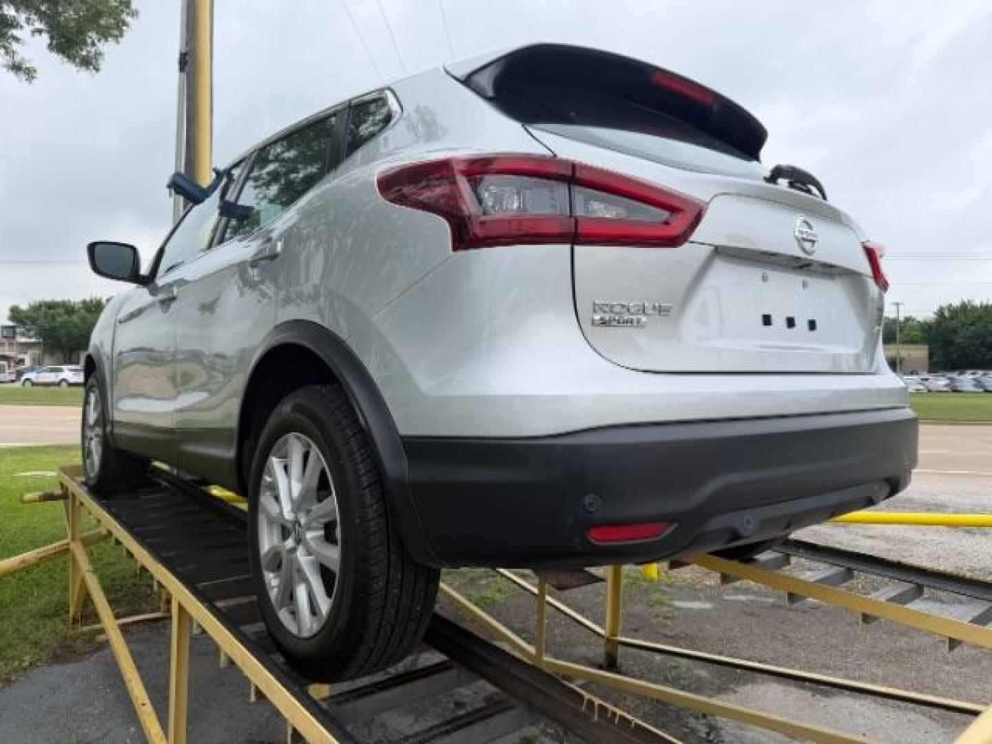 2022 SILVER Nissan Rogue Sport S AWD Xtronic CVT (JN1BJ1AW3NW) with an 2L I-4 gasoline direct injection engine, located at 2715 W Pioneer Pkwy, Arlington, TX, 76013, (817) 265-9009, 32.710262, -97.153236 - Photo#7