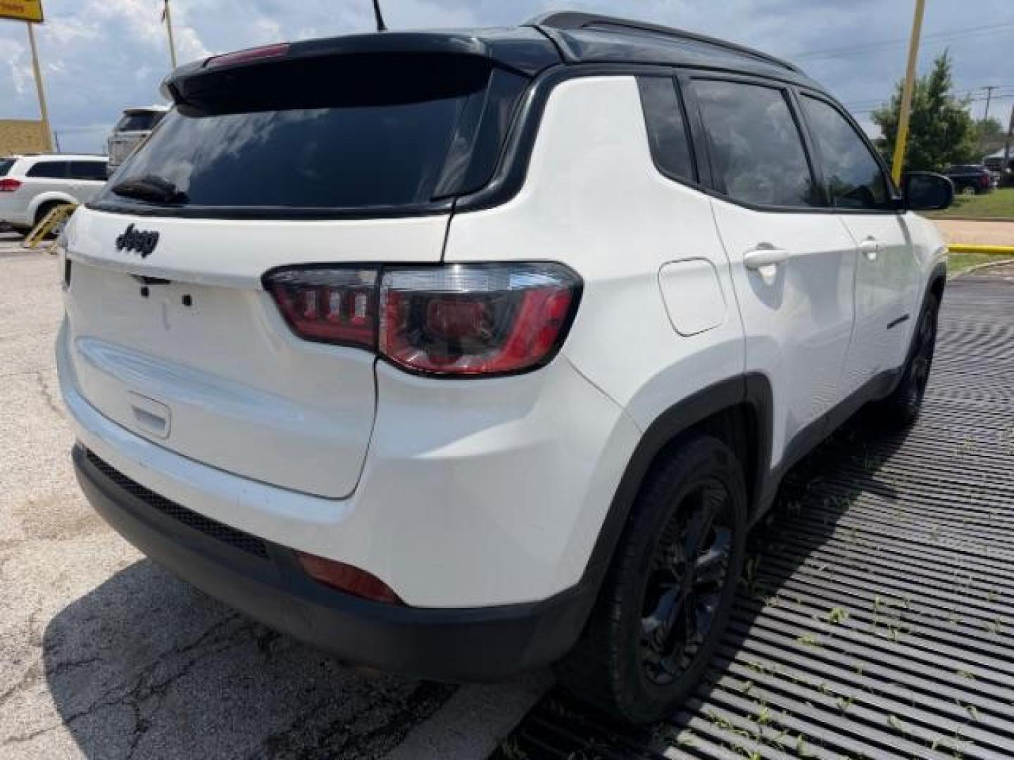 2019 WHITE Jeep Compass Altitude FWD (3C4NJCBB5KT) with an 2.4L I-4 variable valve control engine, located at 2715 W Pioneer Pkwy, Arlington, TX, 76013, (817) 265-9009, 32.710262, -97.153236 - Photo#8