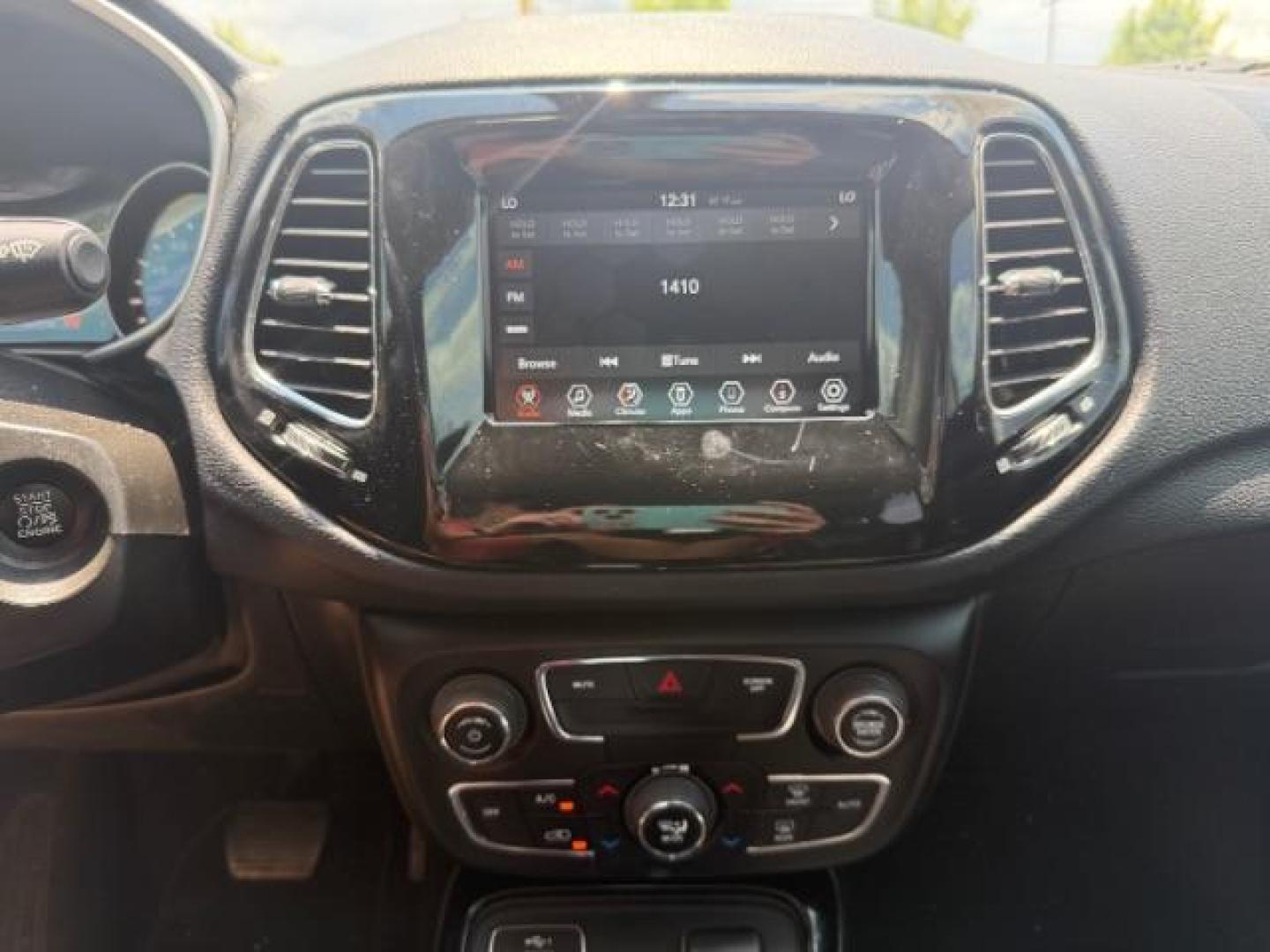 2019 WHITE Jeep Compass Altitude FWD (3C4NJCBB5KT) with an 2.4L I-4 variable valve control engine, located at 2715 W Pioneer Pkwy, Arlington, TX, 76013, (817) 265-9009, 32.710262, -97.153236 - Photo#17