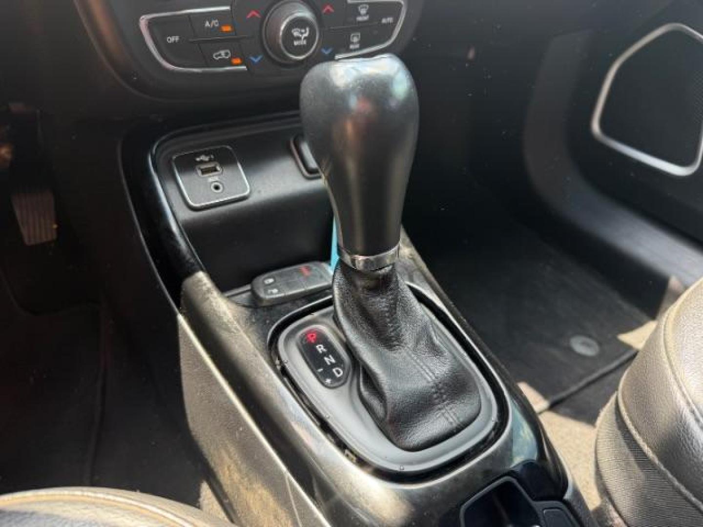 2019 WHITE Jeep Compass Altitude FWD (3C4NJCBB5KT) with an 2.4L I-4 variable valve control engine, located at 2715 W Pioneer Pkwy, Arlington, TX, 76013, (817) 265-9009, 32.710262, -97.153236 - Photo#18