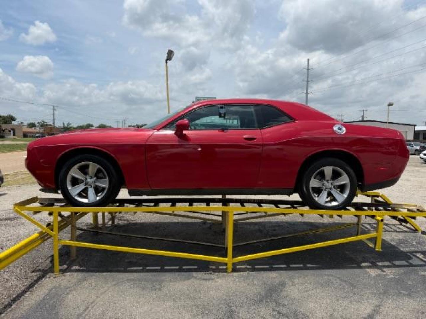 2015 RED Dodge Challenger SXT (2C3CDZAGXFH) with an 3.6L V-6 DOHC engine, located at 2715 W Pioneer Pkwy, Arlington, TX, 76013, (817) 265-9009, 32.710262, -97.153236 - Photo#2