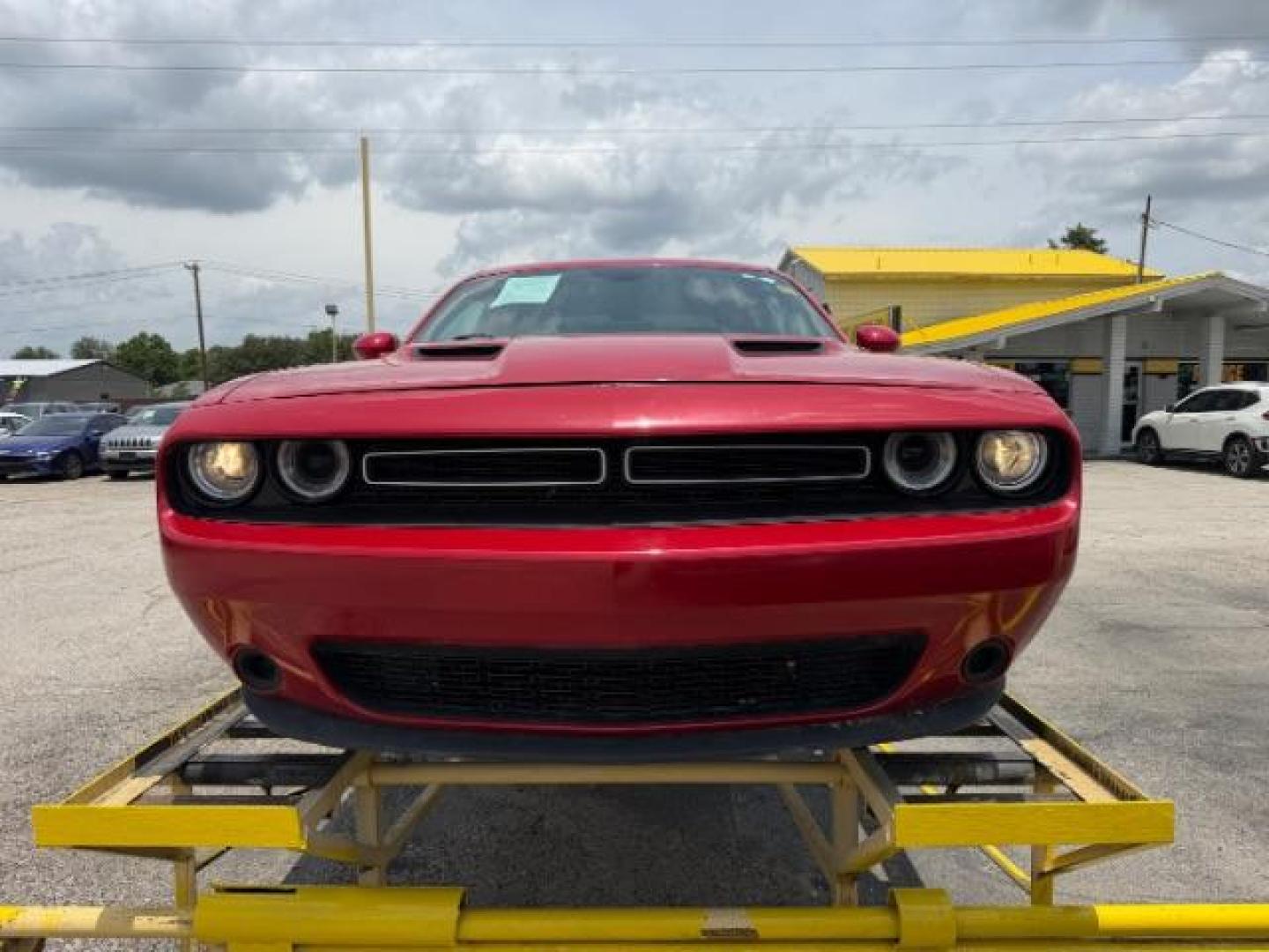 2015 RED Dodge Challenger SXT (2C3CDZAGXFH) with an 3.6L V-6 DOHC engine, located at 2715 W Pioneer Pkwy, Arlington, TX, 76013, (817) 265-9009, 32.710262, -97.153236 - Photo#4