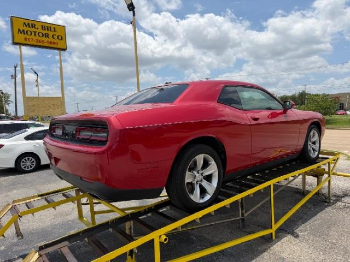 2015 RED Dodge Challenger SXT (2C3CDZAGXFH) with an 3.6L V-6 DOHC engine, located at 2715 W Pioneer Pkwy, Arlington, TX, 76013, (817) 265-9009, 32.710262, -97.153236 - Photo#7