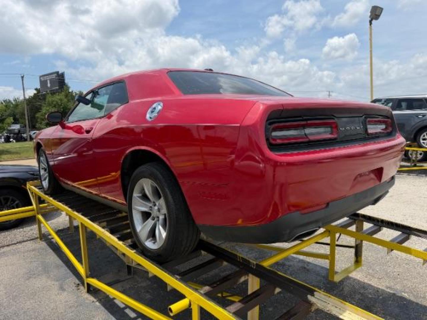 2015 RED Dodge Challenger SXT (2C3CDZAGXFH) with an 3.6L V-6 DOHC engine, located at 2715 W Pioneer Pkwy, Arlington, TX, 76013, (817) 265-9009, 32.710262, -97.153236 - Photo#9