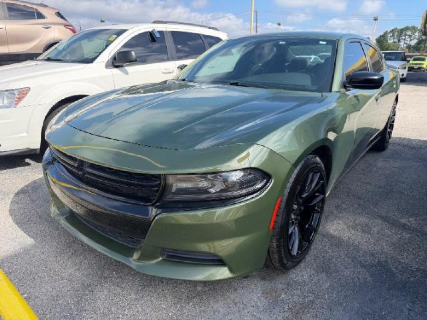 2020 GREEN Dodge Charger SXT (2C3CDXBG6LH) with an 3.6L V6 DOHC 24V engine, 8-Speed Automatic transmission, located at 2715 W Pioneer Pkwy, Arlington, TX, 76013, (817) 265-9009, 32.710262, -97.153236 - Photo#2