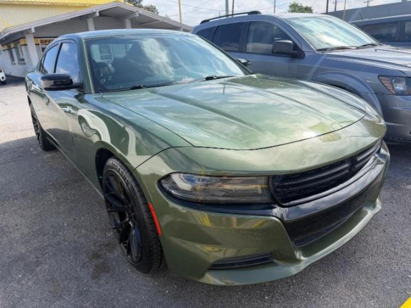 2020 GREEN Dodge Charger SXT (2C3CDXBG6LH) with an 3.6L V6 DOHC 24V engine, 8-Speed Automatic transmission, located at 2715 W Pioneer Pkwy, Arlington, TX, 76013, (817) 265-9009, 32.710262, -97.153236 - Photo#3