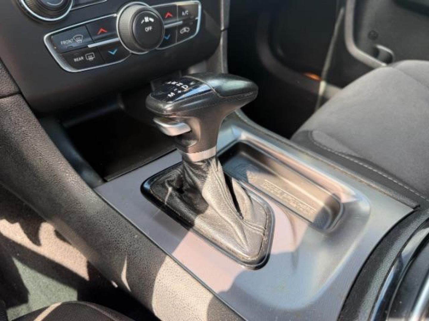 2020 GREEN Dodge Charger SXT (2C3CDXBG6LH) with an 3.6L V6 DOHC 24V engine, 8-Speed Automatic transmission, located at 2715 W Pioneer Pkwy, Arlington, TX, 76013, (817) 265-9009, 32.710262, -97.153236 - Photo#15