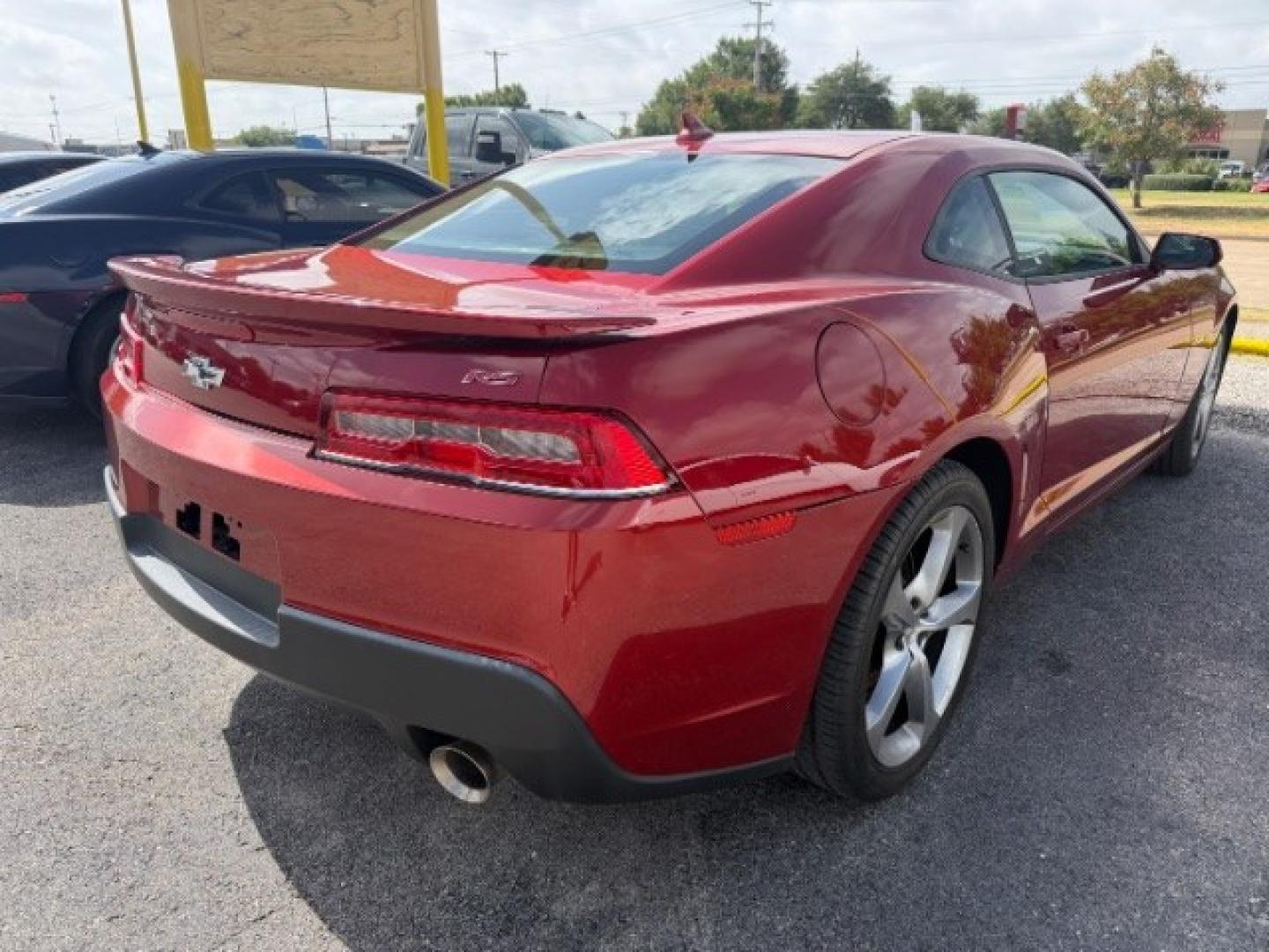 2014 RED Chevrolet Camaro 1LT (2G1FB1E31E9) with an 3.6L V-6 gasoline direct injection engine, located at 2715 W Pioneer Pkwy, Arlington, TX, 76013, (817) 265-9009, 32.710262, -97.153236- Photo#5