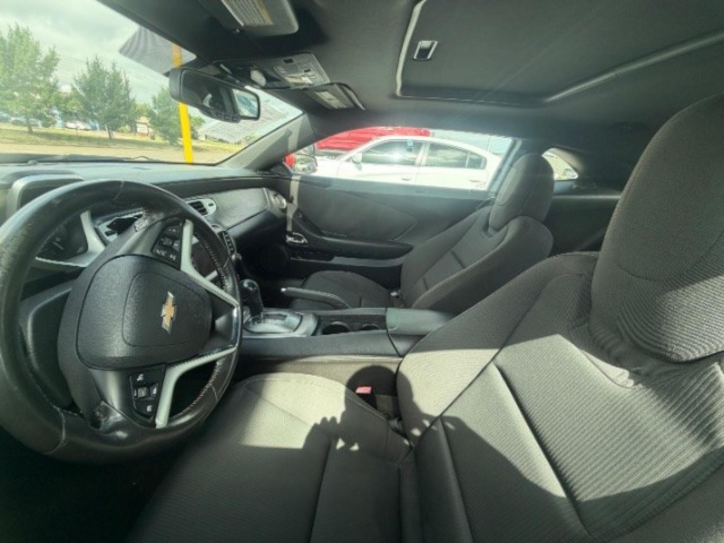 2014 RED Chevrolet Camaro 1LT (2G1FB1E31E9) with an 3.6L V-6 gasoline direct injection engine, located at 2715 W Pioneer Pkwy, Arlington, TX, 76013, (817) 265-9009, 32.710262, -97.153236- Photo#9