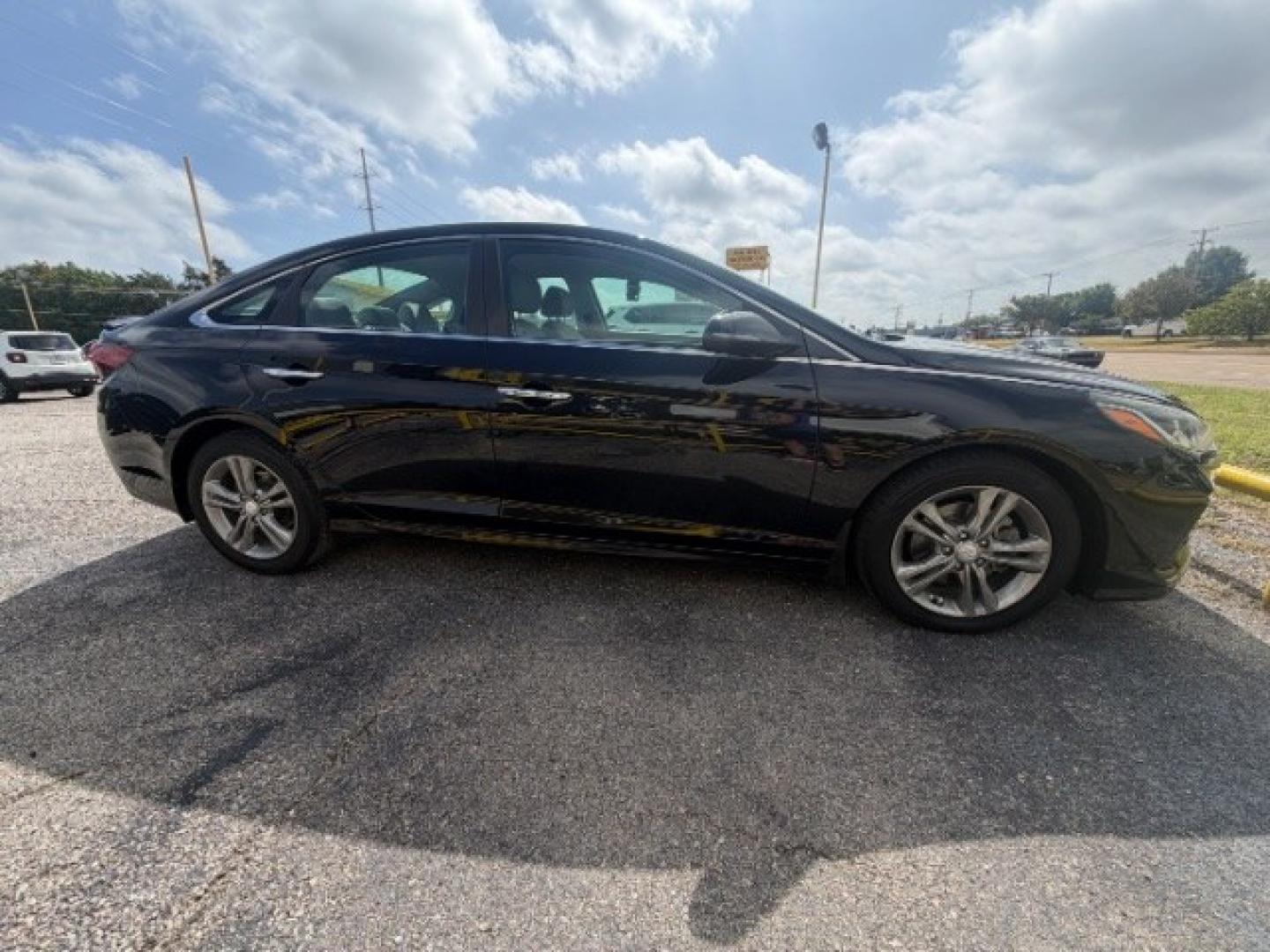 2018 BLACK Hyundai Sonata Sport (5NPE34AF1JH) with an 2.4L L4 DOHC 16V engine, 6-Speed Automatic transmission, located at 2715 W Pioneer Pkwy, Arlington, TX, 76013, (817) 265-9009, 32.710262, -97.153236- Photo#6
