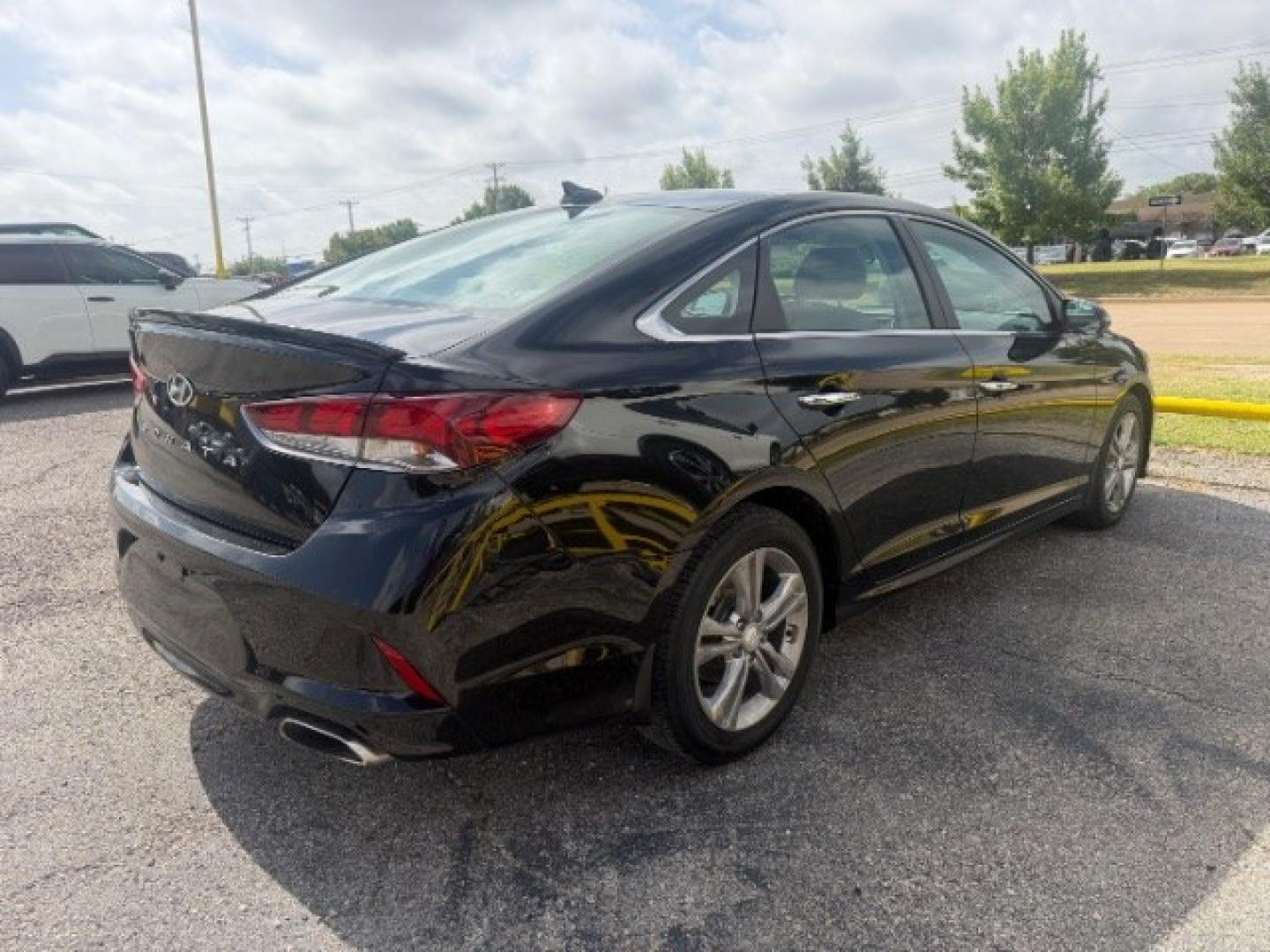 2018 BLACK Hyundai Sonata Sport (5NPE34AF1JH) with an 2.4L L4 DOHC 16V engine, 6-Speed Automatic transmission, located at 2715 W Pioneer Pkwy, Arlington, TX, 76013, (817) 265-9009, 32.710262, -97.153236- Photo#7