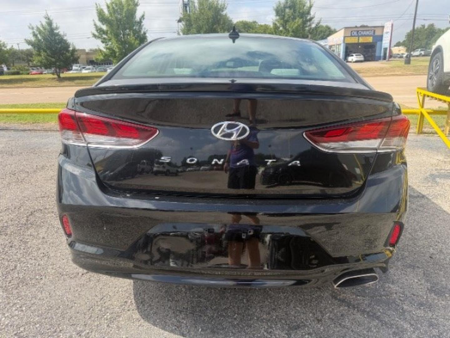 2018 BLACK Hyundai Sonata Sport (5NPE34AF1JH) with an 2.4L L4 DOHC 16V engine, 6-Speed Automatic transmission, located at 2715 W Pioneer Pkwy, Arlington, TX, 76013, (817) 265-9009, 32.710262, -97.153236- Photo#8
