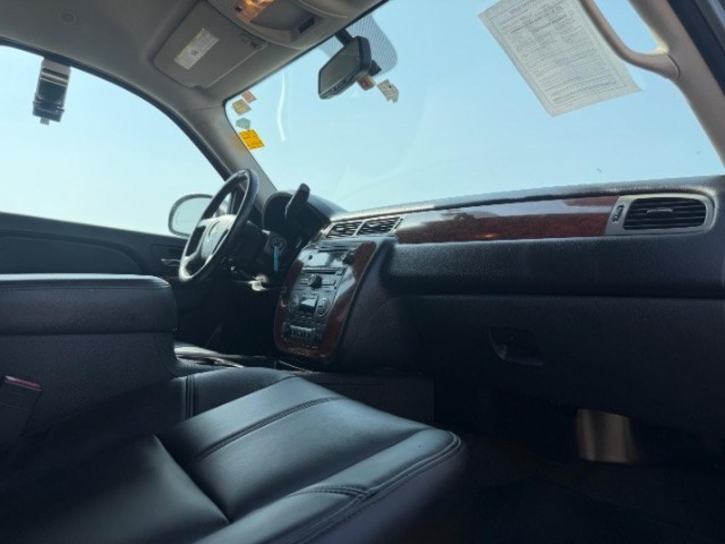 2013 WHITE Chevrolet Tahoe LT (1GNSKBE05DR) with an Vortec 5.3L V-8 variable valve control engine, located at 2715 W Pioneer Pkwy, Arlington, TX, 76013, (817) 265-9009, 32.710262, -97.153236- Photo#19