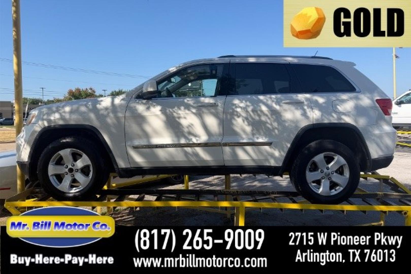 2012 WHITE Jeep Grand Cherokee Laredo (1C4RJEAG7CC) , located at 2715 W Pioneer Pkwy, Arlington, TX, 76013, (817) 265-9009, 32.710262, -97.153236- Photo#0