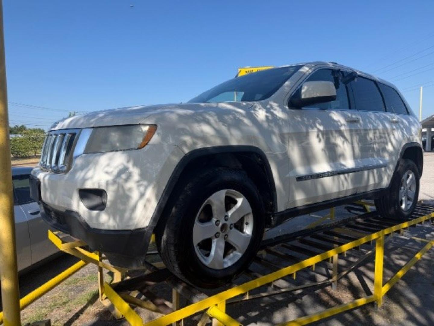 2012 WHITE Jeep Grand Cherokee Laredo (1C4RJEAG7CC) , located at 2715 W Pioneer Pkwy, Arlington, TX, 76013, (817) 265-9009, 32.710262, -97.153236- Photo#2