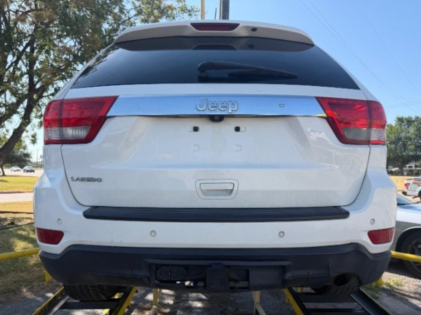 2012 WHITE Jeep Grand Cherokee Laredo (1C4RJEAG7CC) , located at 2715 W Pioneer Pkwy, Arlington, TX, 76013, (817) 265-9009, 32.710262, -97.153236- Photo#5