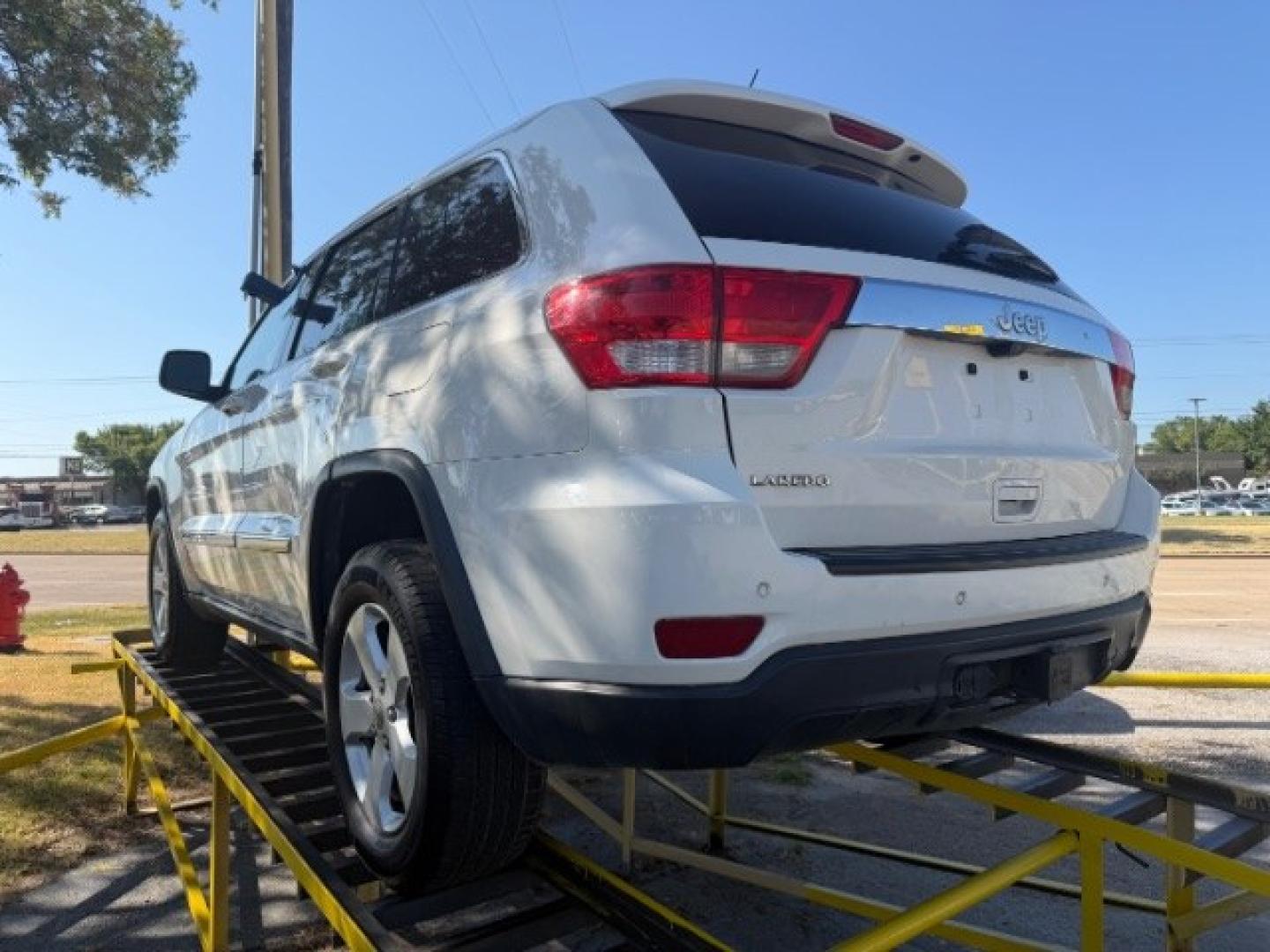 2012 WHITE Jeep Grand Cherokee Laredo (1C4RJEAG7CC) , located at 2715 W Pioneer Pkwy, Arlington, TX, 76013, (817) 265-9009, 32.710262, -97.153236- Photo#6