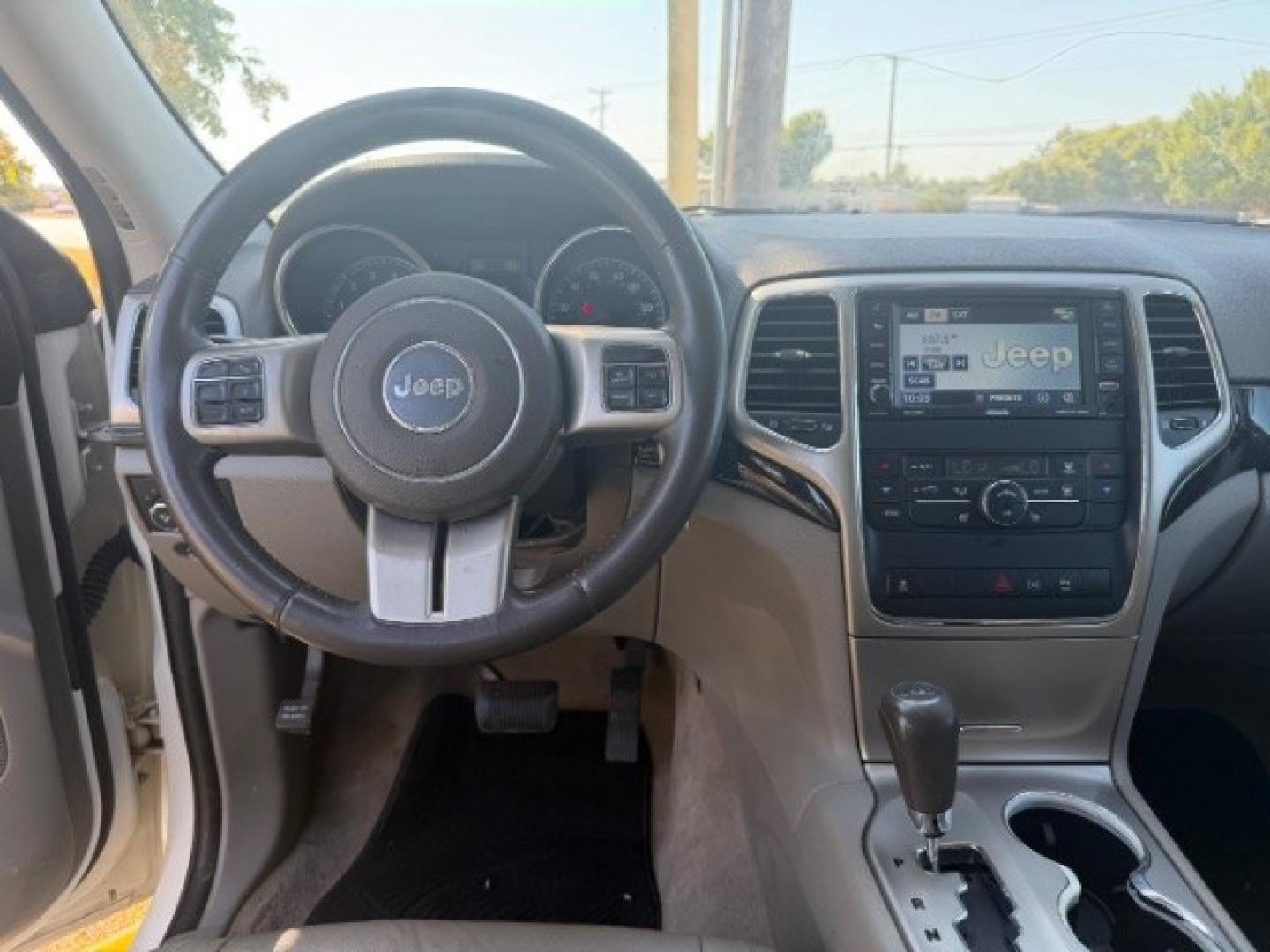 2012 WHITE Jeep Grand Cherokee Laredo (1C4RJEAG7CC) , located at 2715 W Pioneer Pkwy, Arlington, TX, 76013, (817) 265-9009, 32.710262, -97.153236- Photo#9
