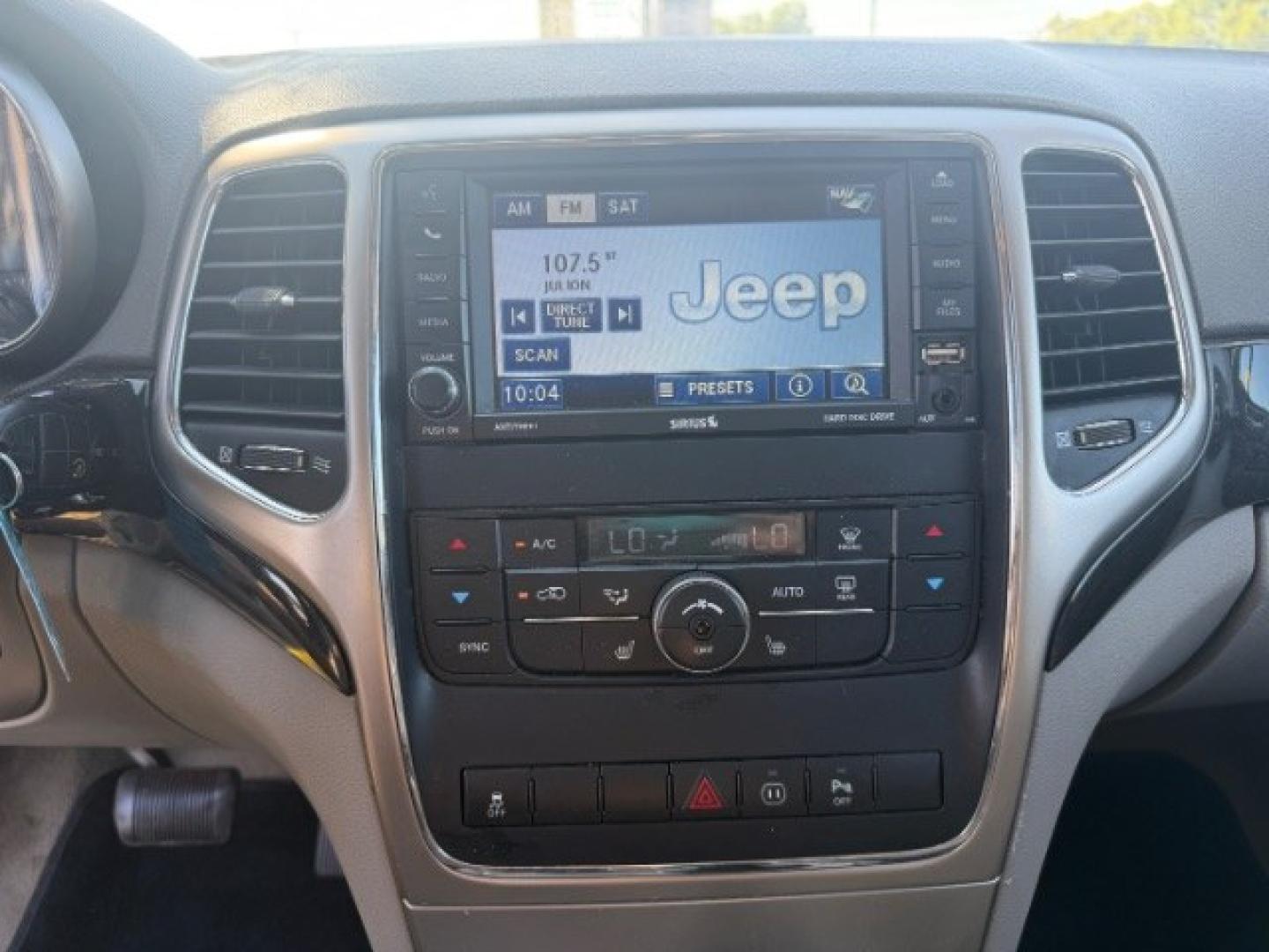 2012 WHITE Jeep Grand Cherokee Laredo (1C4RJEAG7CC) , located at 2715 W Pioneer Pkwy, Arlington, TX, 76013, (817) 265-9009, 32.710262, -97.153236- Photo#11