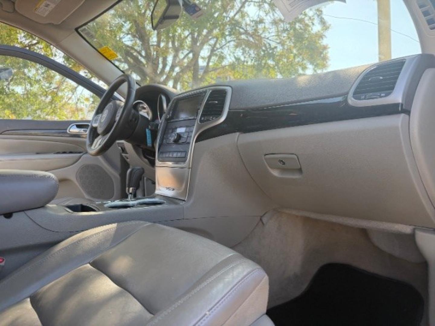 2012 WHITE Jeep Grand Cherokee Laredo (1C4RJEAG7CC) , located at 2715 W Pioneer Pkwy, Arlington, TX, 76013, (817) 265-9009, 32.710262, -97.153236- Photo#13