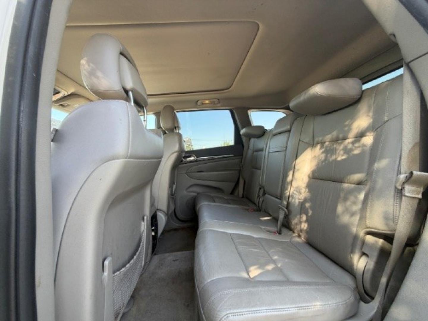 2012 WHITE Jeep Grand Cherokee Laredo (1C4RJEAG7CC) , located at 2715 W Pioneer Pkwy, Arlington, TX, 76013, (817) 265-9009, 32.710262, -97.153236- Photo#16