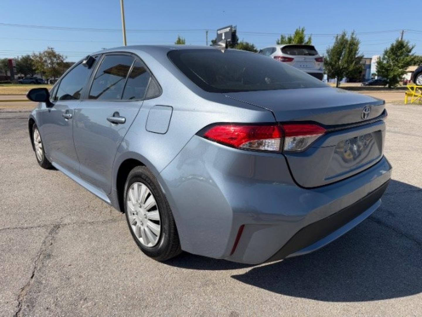2022 Toyota Corolla L (5YFDPMAE2NP) with an 1.8L I-4 DOHC engine, located at 2715 W Pioneer Pkwy, Arlington, TX, 76013, (817) 265-9009, 32.710262, -97.153236- Photo#10
