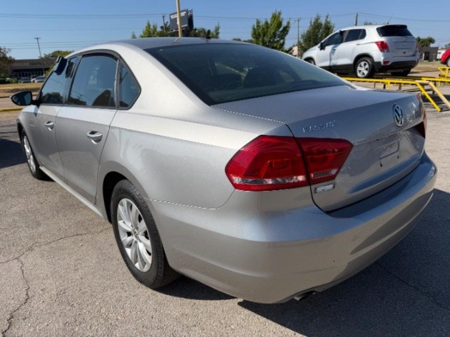 2012 SILVER Volkswagen Passat 2.5L S (1VWAH7A35CC) with an 2.5L I-5 DOHC engine, located at 2715 W Pioneer Pkwy, Arlington, TX, 76013, (817) 265-9009, 32.710262, -97.153236- Photo#8