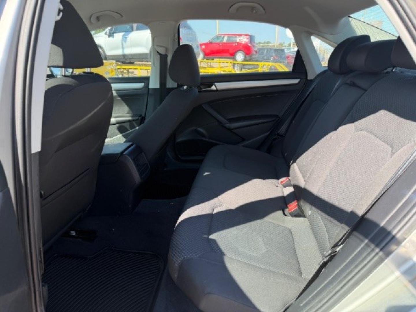 2012 SILVER Volkswagen Passat 2.5L S (1VWAH7A35CC) with an 2.5L I-5 DOHC engine, located at 2715 W Pioneer Pkwy, Arlington, TX, 76013, (817) 265-9009, 32.710262, -97.153236- Photo#10