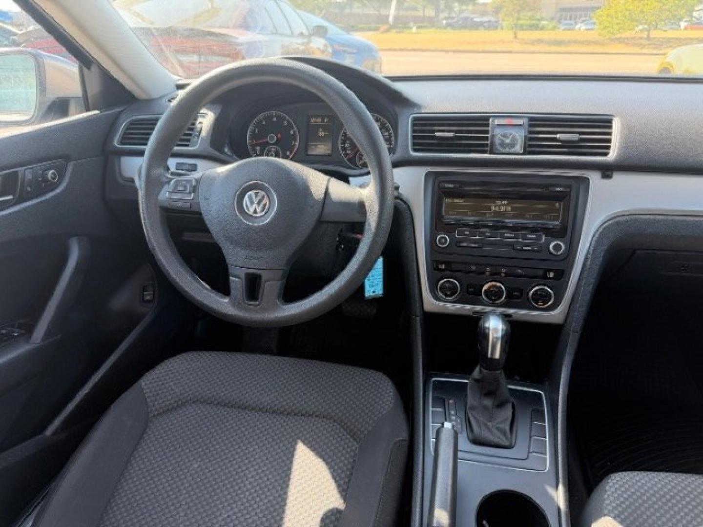 2012 SILVER Volkswagen Passat 2.5L S (1VWAH7A35CC) with an 2.5L I-5 DOHC engine, located at 2715 W Pioneer Pkwy, Arlington, TX, 76013, (817) 265-9009, 32.710262, -97.153236- Photo#13