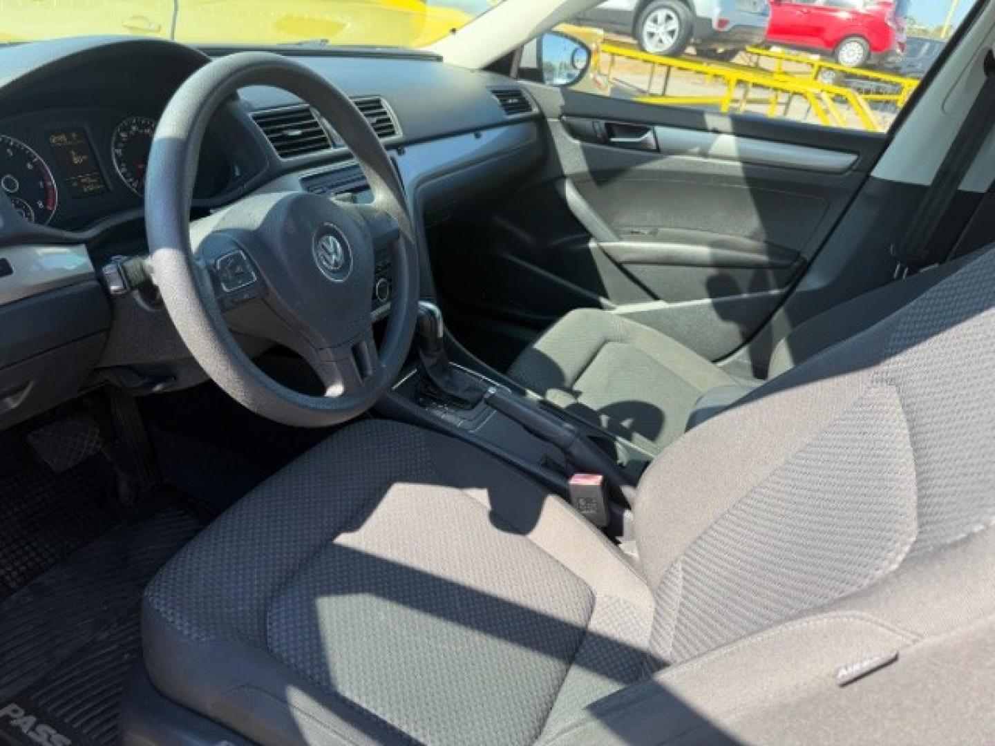 2012 SILVER Volkswagen Passat 2.5L S (1VWAH7A35CC) with an 2.5L I-5 DOHC engine, located at 2715 W Pioneer Pkwy, Arlington, TX, 76013, (817) 265-9009, 32.710262, -97.153236- Photo#15