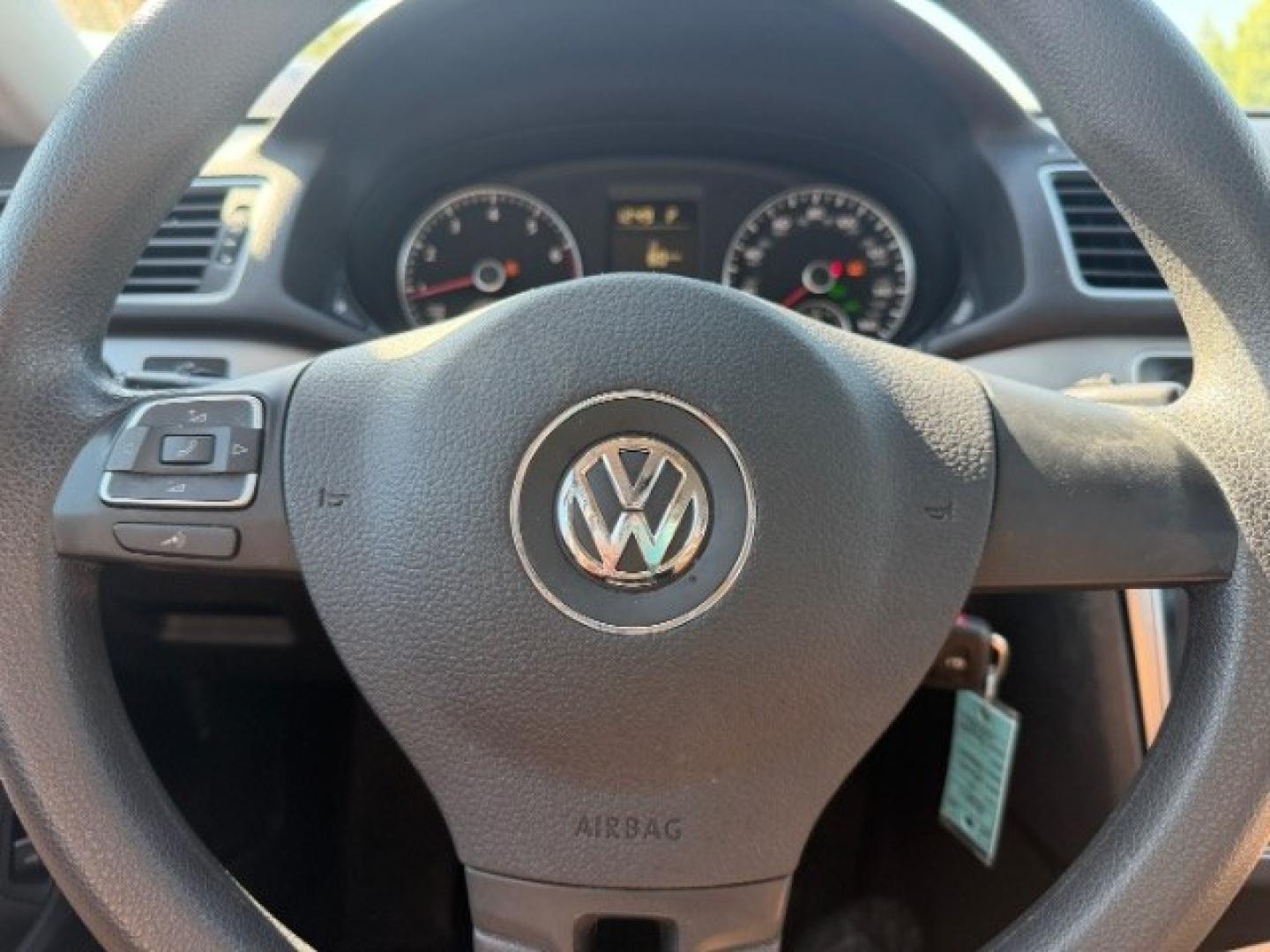 2012 SILVER Volkswagen Passat 2.5L S (1VWAH7A35CC) with an 2.5L I-5 DOHC engine, located at 2715 W Pioneer Pkwy, Arlington, TX, 76013, (817) 265-9009, 32.710262, -97.153236- Photo#18
