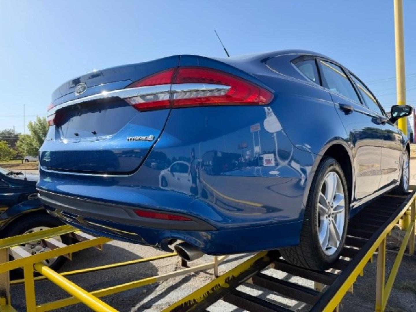2018 BLUE Ford Fusion Hybrid S (3FA6P0UU6JR) with an 2L I-4 DOHC engine, located at 2715 W Pioneer Pkwy, Arlington, TX, 76013, (817) 265-9009, 32.710262, -97.153236- Photo#6