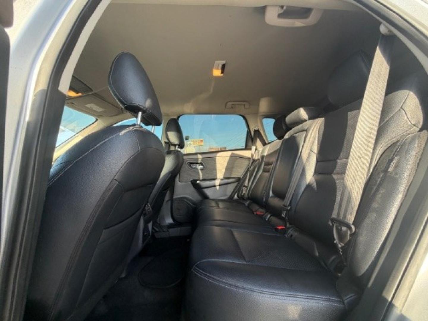 2021 SILVER Nissan Rogue SV (5N1AT3BB9MC) with an 2.5L I-4 direct injection engine, located at 2715 W Pioneer Pkwy, Arlington, TX, 76013, (817) 265-9009, 32.710262, -97.153236- Photo#11