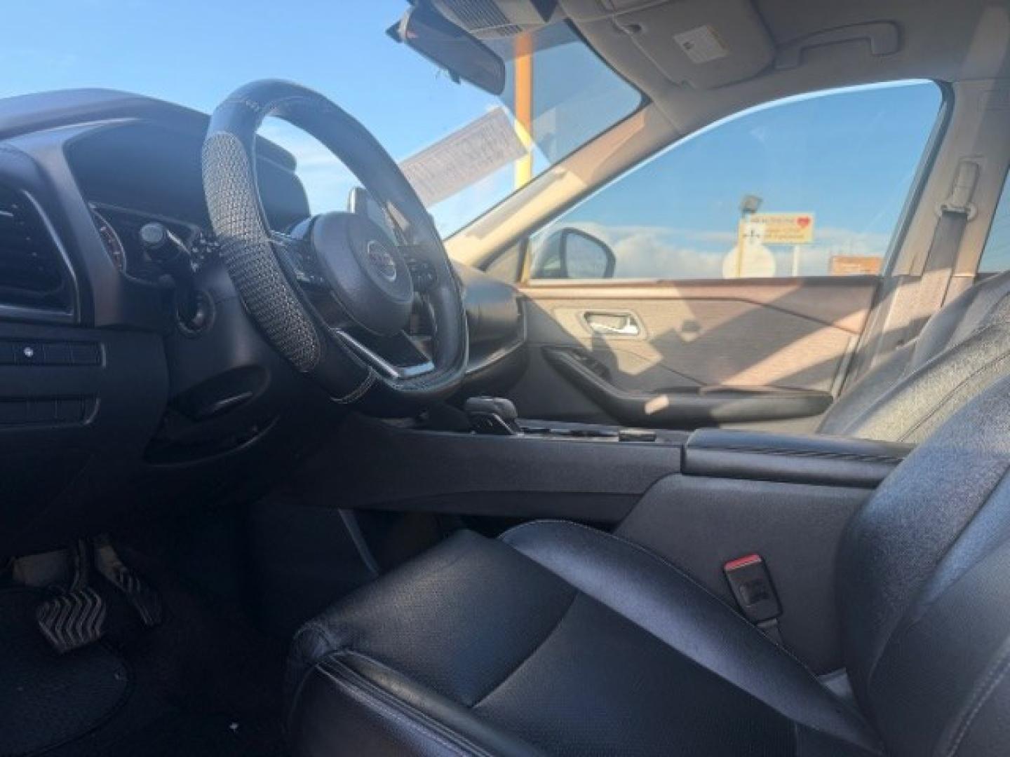 2021 SILVER Nissan Rogue SV (5N1AT3BB9MC) with an 2.5L I-4 direct injection engine, located at 2715 W Pioneer Pkwy, Arlington, TX, 76013, (817) 265-9009, 32.710262, -97.153236- Photo#17