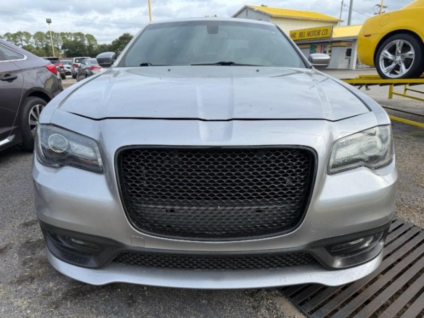 2018 SILVER Chrysler 300 300S (2C3CCABG8JH) , located at 2715 W Pioneer Pkwy, Arlington, TX, 76013, (817) 265-9009, 32.710262, -97.153236- Photo#3